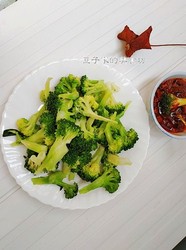 西兰花蘸酱