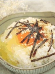鸡蛋拌饭