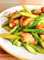 芦笋炒鸡肉