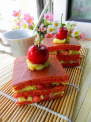 红丝绒樱桃蛋奶酱蛋糕
