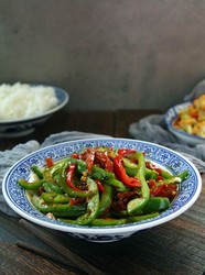 腊肠炒青椒
