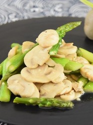 黑胡椒芦笋炒蘑菇