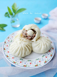 鹌鹑蛋肉包子