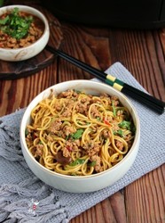 肉酱拌面