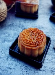 蛋黄豆沙月饼