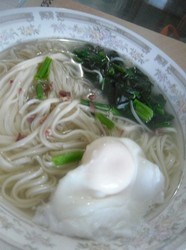 菠菜火腿热汤面