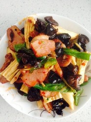 酸辣豆筋木耳炒熏鹅肉