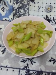 凉薯炒尖椒