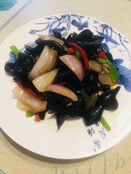 洋葱炒木耳