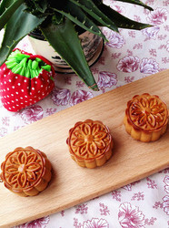 黑芝麻蛋黄月饼