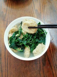 辣椒叶鱼饼汤