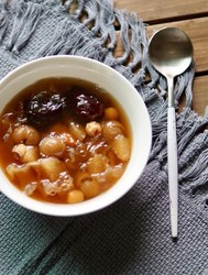 雪梨银耳莲子羹