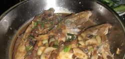 豆瓣酱焖剥皮鱼