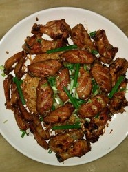 香煎鸡翅加干煸土豆饼