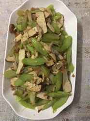 西芹肉丝炒香干