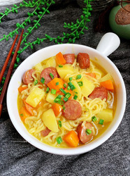 咖喱牛肉肠辛拉面