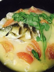 西红柿鲫鱼汤