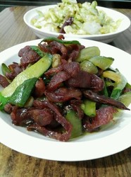 腊肠炒瓜片
