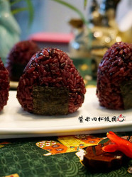 紫米肉松饭团