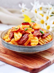 辣白菜土豆腊肠小炒