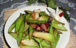 腊肉炒西芹