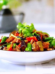 茄丁双椒炒肉丁