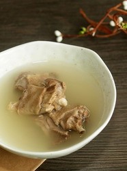 清炖鸽子汤