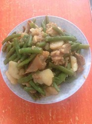 美容猪蹄炖豆角土豆