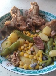 骨头炖芸豆土豆鲜玉米