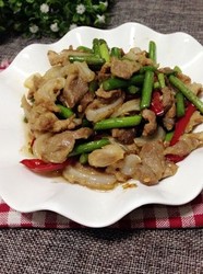 蒜薹炒脆骨