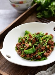 香菜辣子炒肉