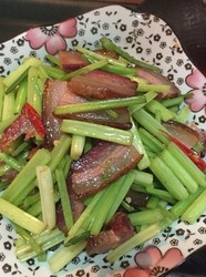 腊肉炒西芹