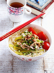 黄花菜肉丝汤面
