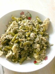 酸豆角炒鸡蛋