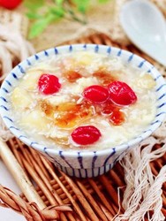 桃胶苹果鸡蛋醪糟羹