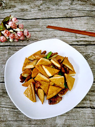 豆干瘦肉炒蒜苗