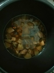 莲子红枣炖雪梨