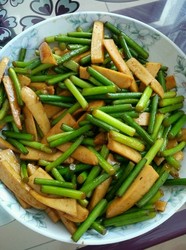 蒜薹炒火腿肠