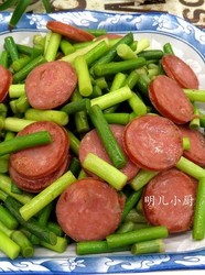 红肠炒蒜苔