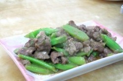 芥蓝骨炒牛肉