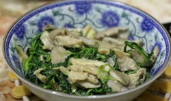 荠菜炒蘑菇
