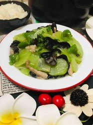莴笋炒木耳