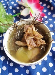土茯苓地胆头煲鸭汤