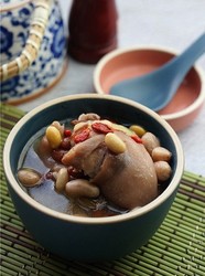 双豆花生炖猪蹄