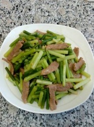 猪肉炒蒜苔