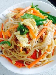 青椒鸡蛋胡萝卜炒米粉
