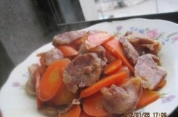 腊肠炒胡萝卜