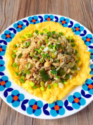 甜椒豆腐干肉末蛋包饭