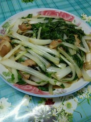 五花肉炒小白菜