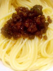 肉酱黄面条